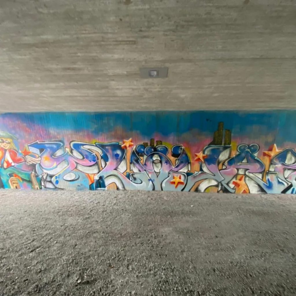 Ylöjärvi-teksti graffitityylisesti maalattuna. 