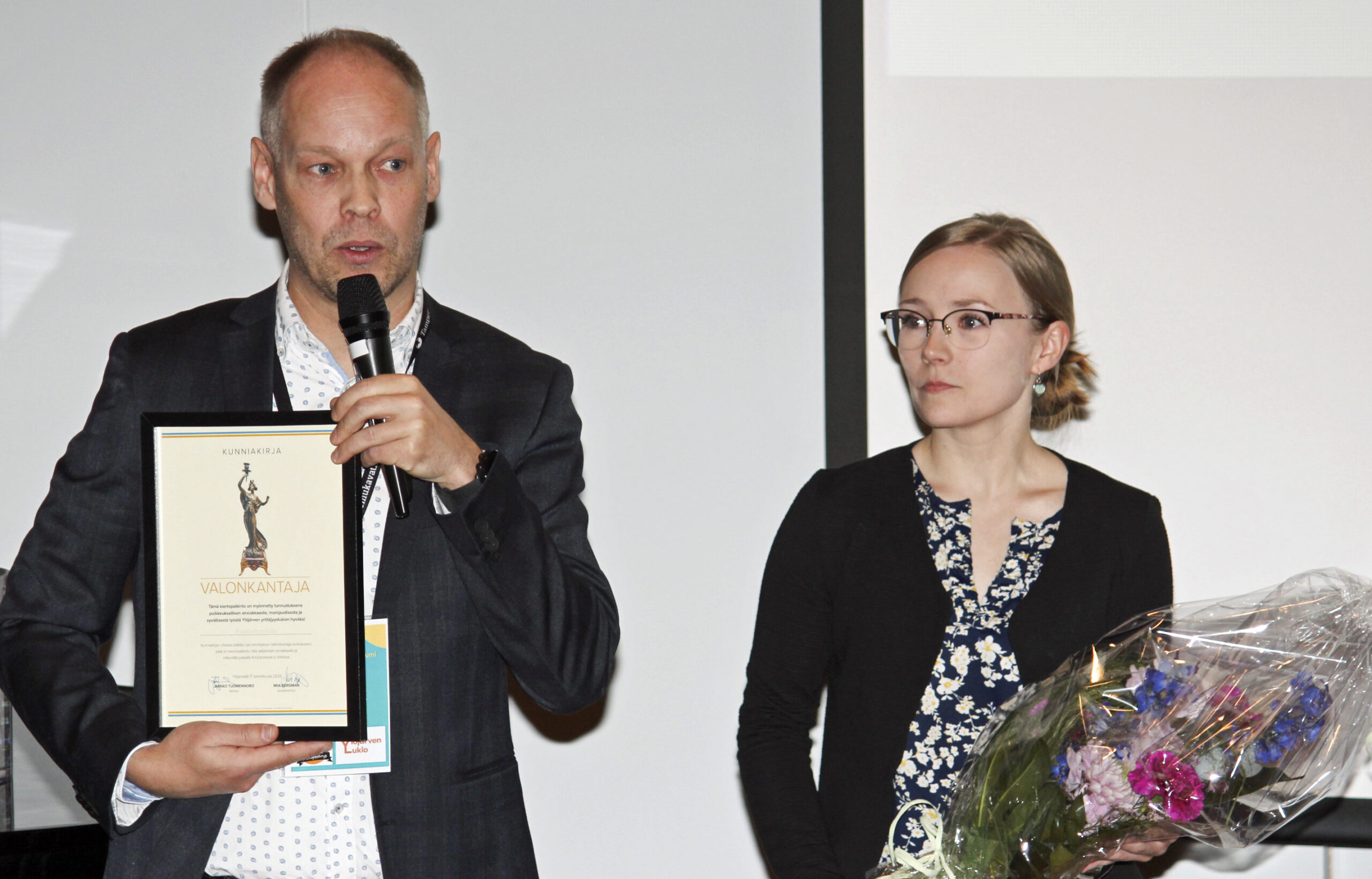 Proakatemia sai Ylöjärven lukion ensimmäisen Valonkantaja-palkinnon