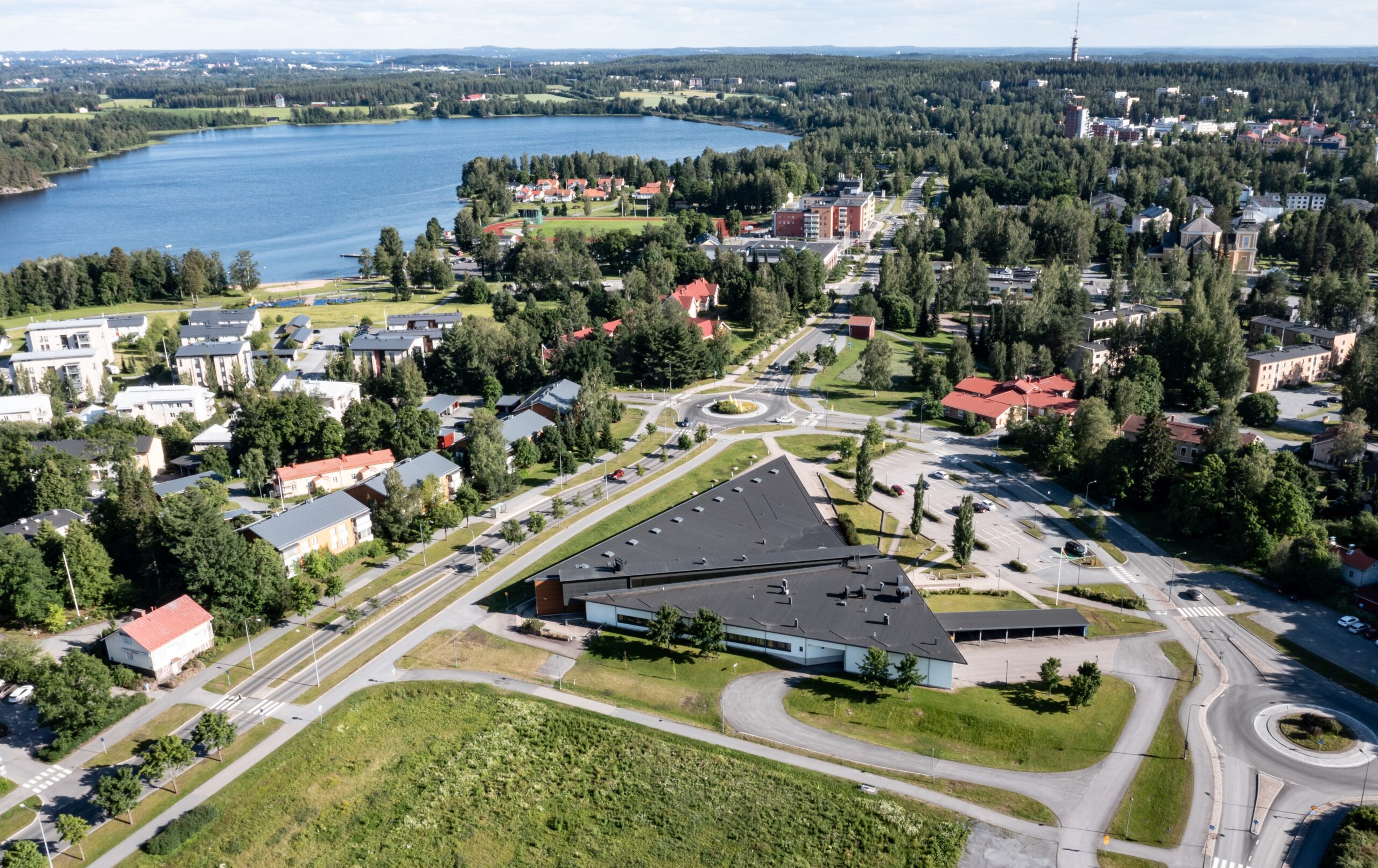 Ilmakuva Ylöjärven kirkonseudusta.